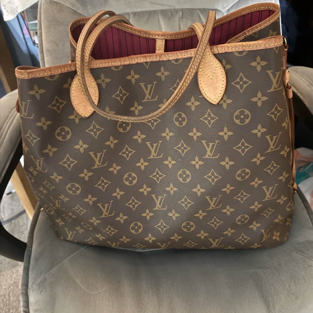 Louis Vuitton Classic Monogram Tote - Picture 3 of 11